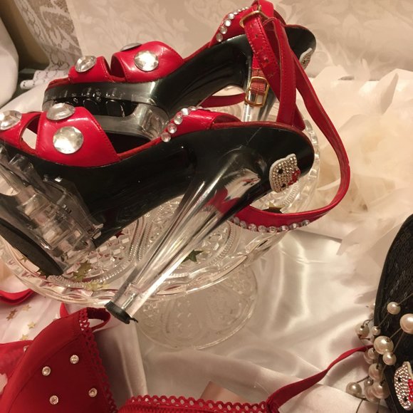 AMAZING vinatge cherry red glass platforms with hell kitty crystal details! - Picture 5 of 16